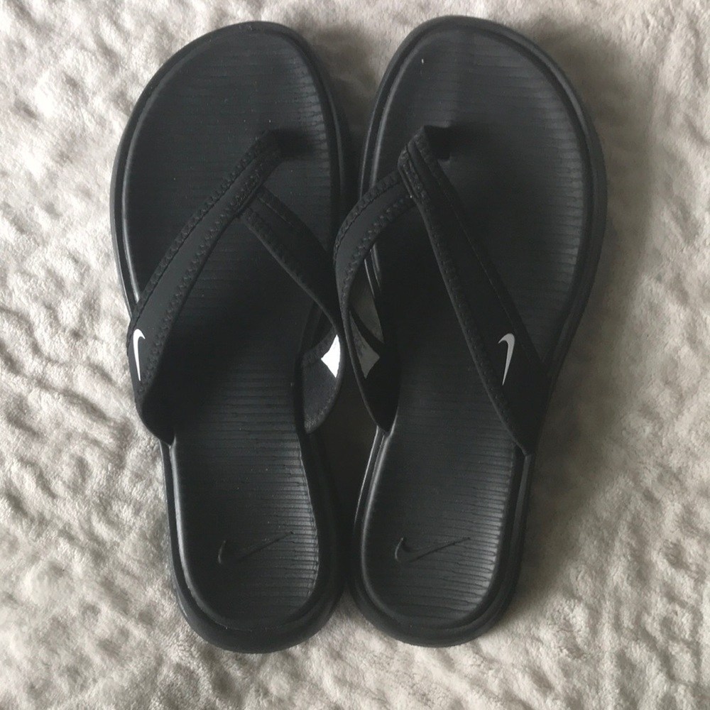 Nike flip flops